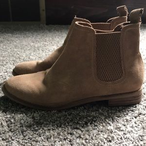 TOMS Chelsea boots